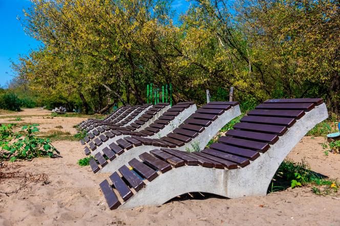 Plaża przy Moście Północnym – siedziska nad Wisłą