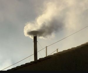 Biały dym nad Watykanem, papież wybrany! Co teraz? Kiedy go zobaczymy? 