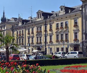 To jeden z najpiękniejszych budynków w Krakowie. Mieszkali w nim Henryk Sienkiewicz i Józef Piłsudski