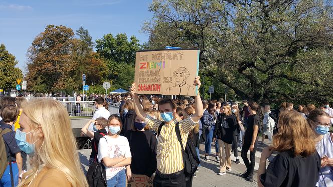 Ruszył Młodzieżowy Strajk Klimatyczny! Protesty w całej Polsce [GALERIA]