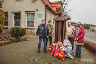 Wielkie serca seniorek z Ostrowa Wielkopolskiego! Zrobiły czapki i szaliki dla bezdomnych [ZDJĘCIA]