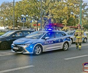 Tychy: 14-latka spowodowała wypadek drogowy jadąc na hulajnodze. Wpadła pod samochód