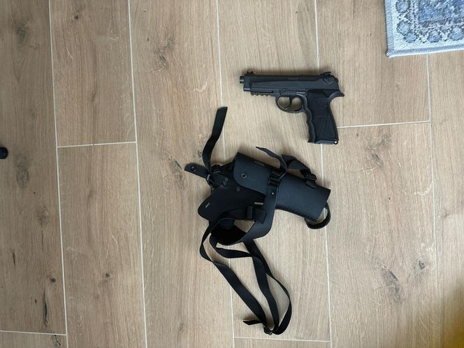 „Wnuczkowie” z narkotykami i bronią za kratami! Policja zatrzymała groźnych oszustów