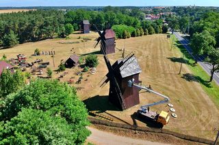 Remont wiatraków w Osiecznej 