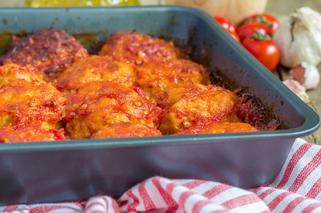 Klopsiki pieczone w sosie pomidorowym: łatwe danie na codzienny obiad