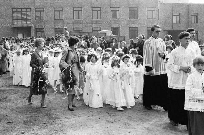 Pierwsza komunia w kościele pw. św. Krzysztofa, 1985