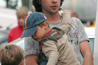 Cała Polska śpiewała Siłacza. Co dzisiaj słychać u 54-letniego Marcinka Rozynka?