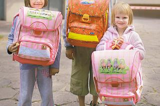 Dzieci dostały plecaki od Podolskiego