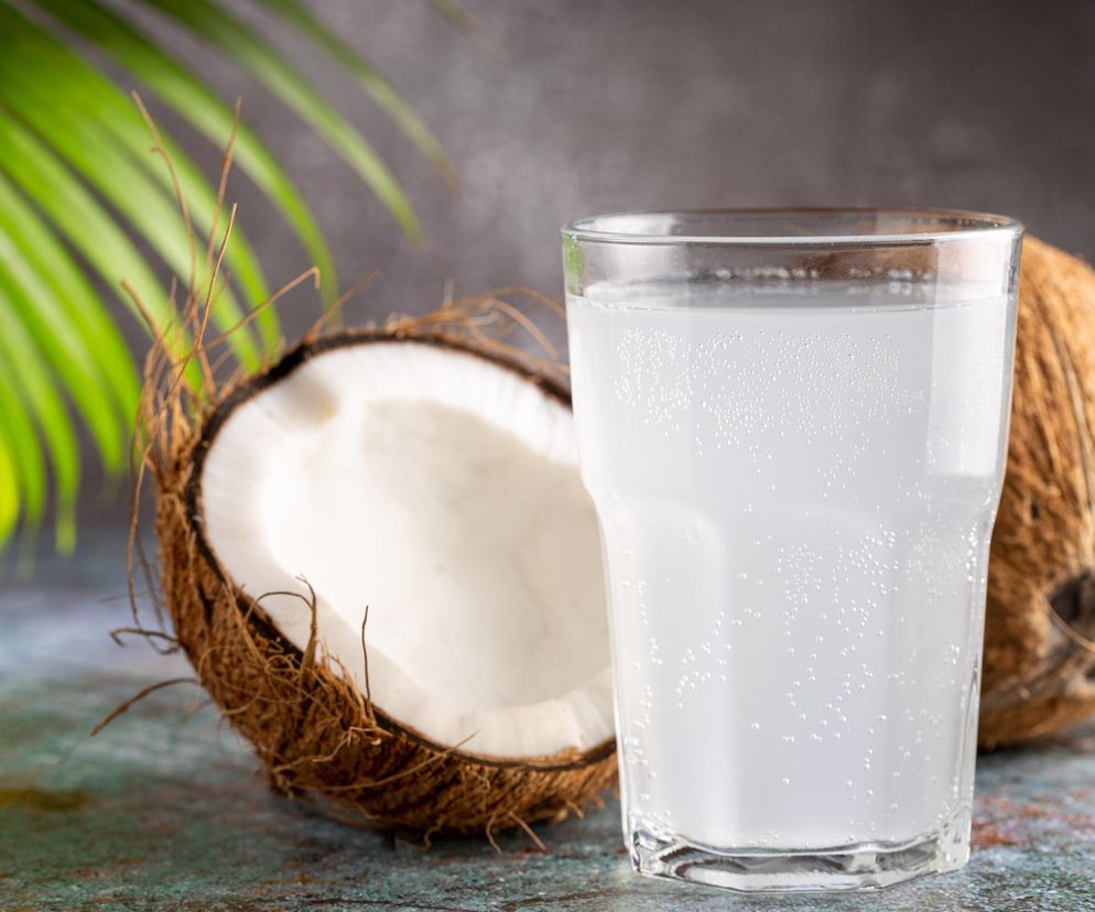 Czy picie wody kokosowej odchudza? Prawda może cię zaskoczyć