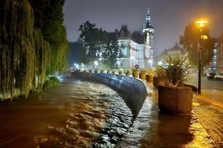 Krytyczna sytuacja na południu woj. śląskiego. Wprowadzono pogotowie przeciwpowodziowe. Wydawane są worki z piaskiem