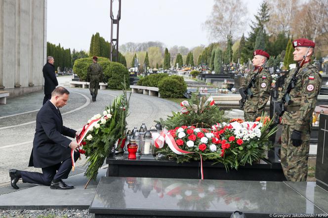 Rocznica Katastrofy Smoleńskiej w Krakowie. Prezydent Duda oddał hołd ofiarom