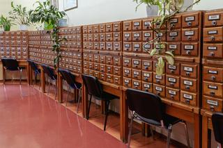 Biblioteka Uniwersytetu Opolskiego - zdjęcia. Zobacz zachowane wnętrza z lat 70.