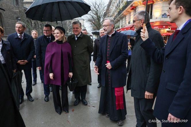 Marta Nawrocka w katedrze Notre Dame w Paryżu
