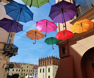 Tarnowskie Umbrella Sky na ul. Piekarskiej