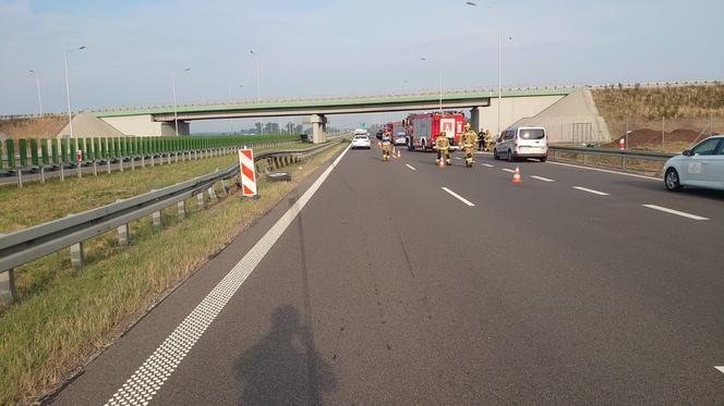 Wypadek na S5 koło Leszna. Zderzyły się dwa samochody, jeden dachował