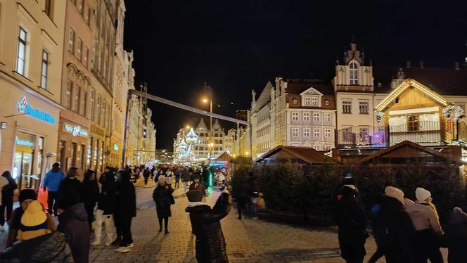 Tłumy na otwarciu Jarmarku Bożonarodzeniowego 2023 we Wrocławiu. Zobacz zdjęcia!