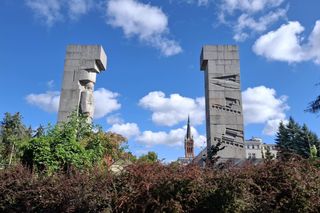 Szubienice w Olsztynie znów zniszczone. Sprawcy powinni wstydzić się za wandalizm i... ortografię!