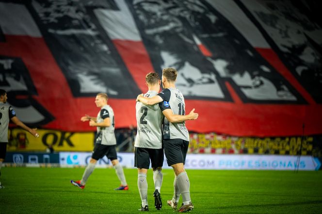 Wielki hołd w Bredzie w kierunku Polski. Specjalne podziękowanie na trybunach