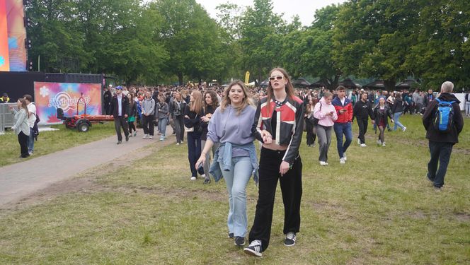 Kortowiada 2025. Koncerty na Plaży Kortowskiej przyciągnęły tłumy. Tak wyglądał drugi dzień imprezy!