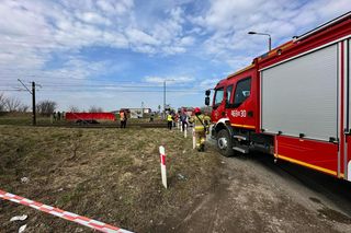 Tragedia na torach! Dwie ofiary śmiertelne po zderzeniu pociągu z autem