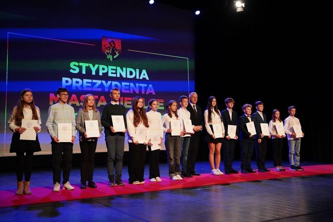 Stypendia Prezydenta Miasta Siedlce wręczone. Zobacz zdjęcia