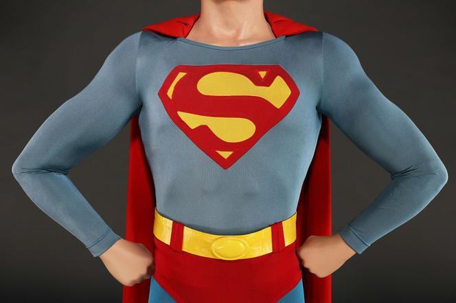 Jeżeli Superman jest taki mądry, to dlaczego nosi majtki na kalesonach?