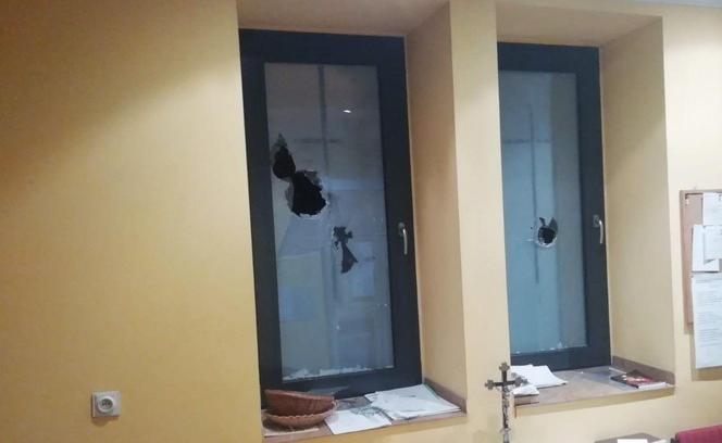 Pabianice. Cztery kościoły zniszczone. 16-letni ministrant rzucił się na wandala [ZDJĘCIA]