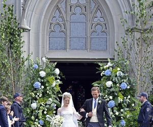 Królewska ceremonia pełna przepychu. Ślubna stylizacja Marii Karoliny podbija światowe media