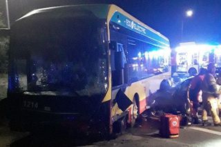 Tragiczny wypadek w Łodzi. Osobówka zderzyła się z autobusem MPK. Jedna osoba nie żyje