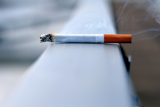 Zakaz sprzedaży papierosów w Polsce odroczony