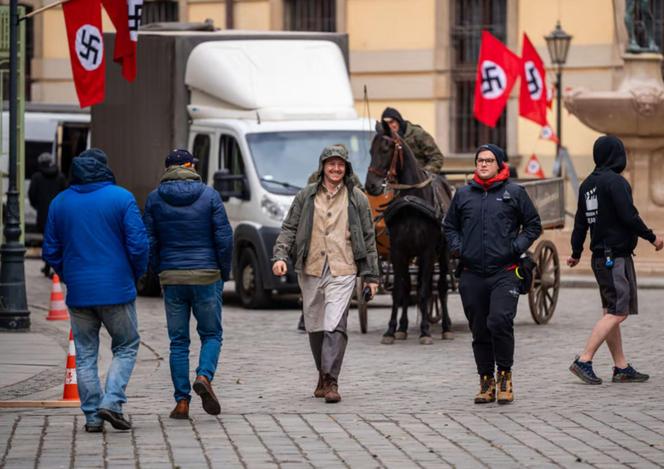 Wrocław zamienia się z powrotem w Breslau? Na ulicach miasta powstaje nowy serial. Zobacz, jak wygląda plan zdjęciowy [ZDJĘCIA]