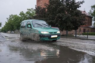 Ulewy i burze atakują. W połowie miesiąca dołączy to! IMGW potwierdza
