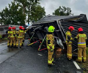 Karambol na DK 24 pod Międzyrzeczem. Zderzenie dwóch osobówek i dwóch ciężarówek