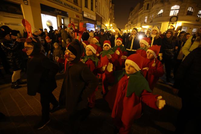 Toruński Jarmark Bożonarodzeniowy i kolorowa parada z udziałem św. Mikołaja. Tak wyglądają atrakcje