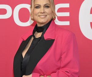 Konferencja prasowa 62. edycji Krajowego Festiwalu Polskiej Piosenki w Opolu. Tłum gwiazd na czerwonym dywanie