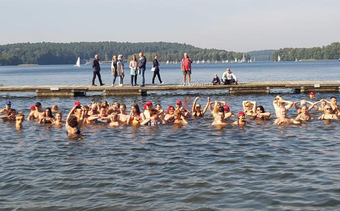„Kąpiący się zimą Olsztyn” zainaugurowali sezon zimowych kąpieli