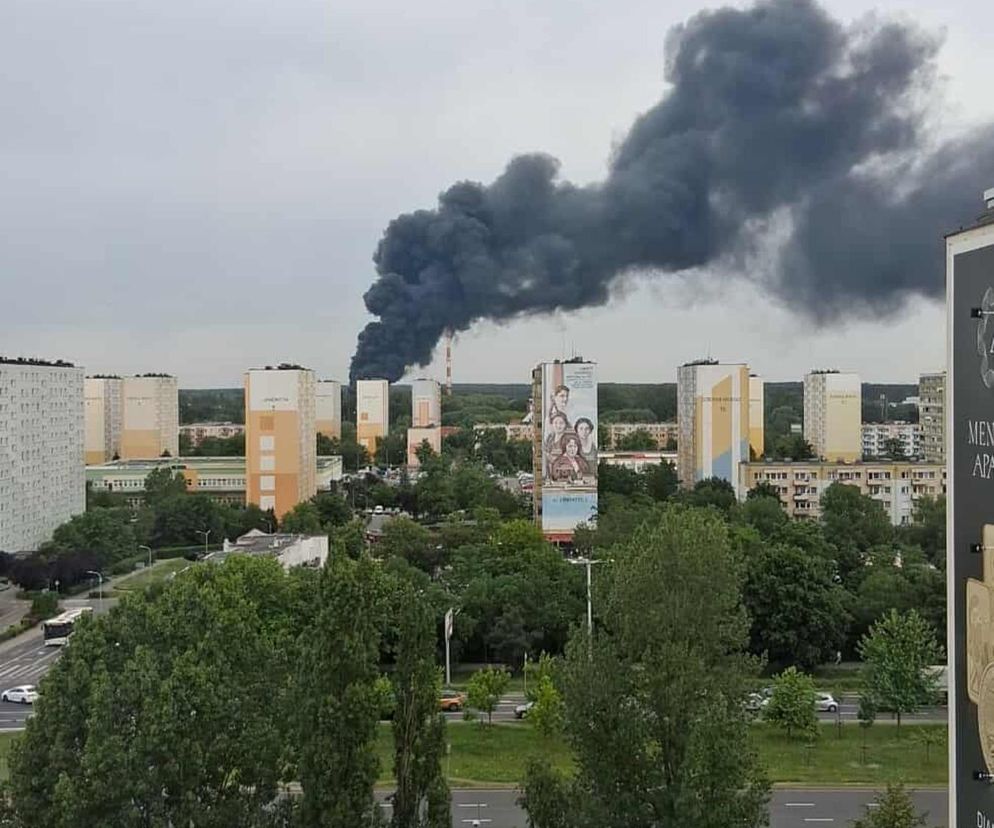 Pożar na Elanie. Z daleka widać wielki słup czarnego dymu!