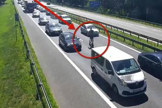 Pijany 32-latek jechał hulajnogą po autostradzie. Tak wyglądały jego wyczyny