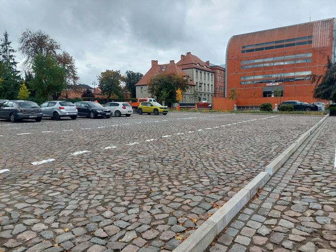 Plac Solny w Bydgoszczy wygląda teraz jak w XIX wieku. Wystarczyło zdjąć starą nawierzchnię