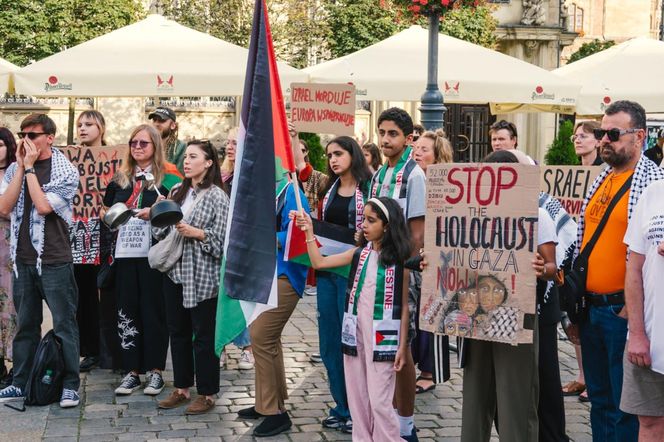 Głośny protest na Rynku we Wrocławiu przeciwko działaniom Izraela.„To nasz moralny obowiązek”