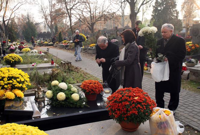 Lech Kaczyński z bratem i żoną