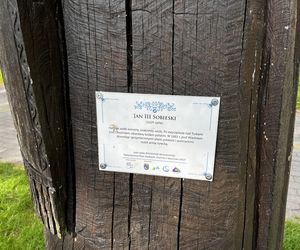   Ełk. Tłumy turystow odwiedzają to miasto. Jest największym na Mazurach