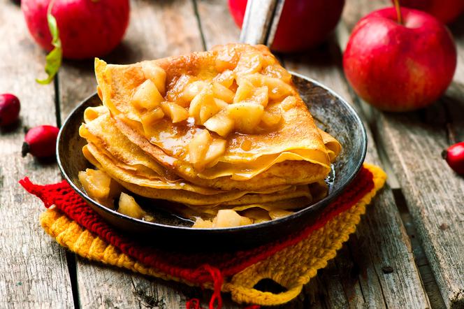 Naleśniki z jabłkami - prosty przepis na deser