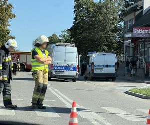 Jastrzębia. 2-letnie dziecko wpadło pod samochód