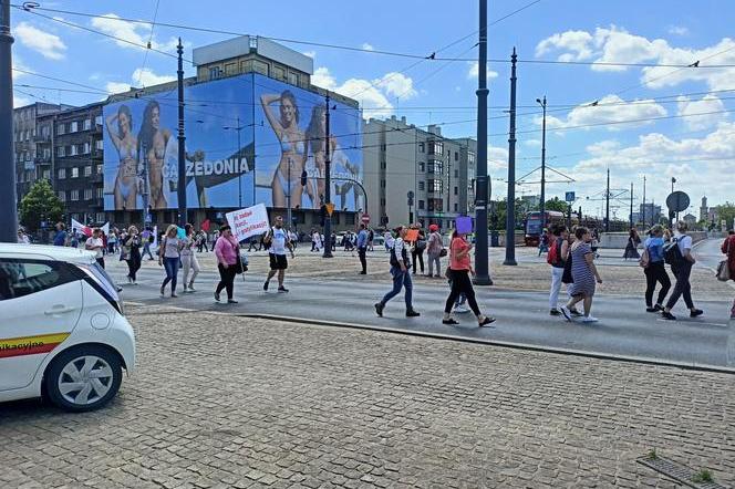 Protestujący pracownicy MOPS w Łodzi otrzymali sądowy zakaz prowadzenia strajku