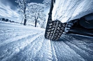 W Iławie sypnie śniegiem. Jak przygotować samochód do zimy? To nie tylko zmiana opon!