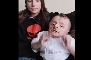 Mikrocypek oświadczył się 20-latce