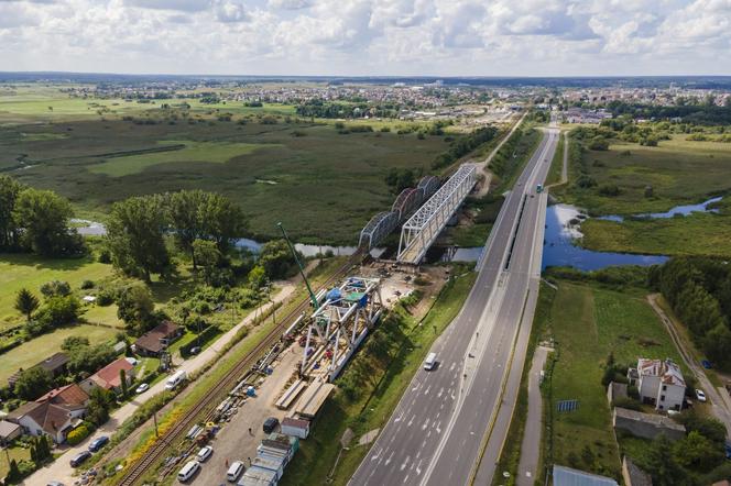 Mosty na rzece Narew w Uhowie. Kolejny etap inwestycji. Pociągi będą tędy jeździć 200 km/h