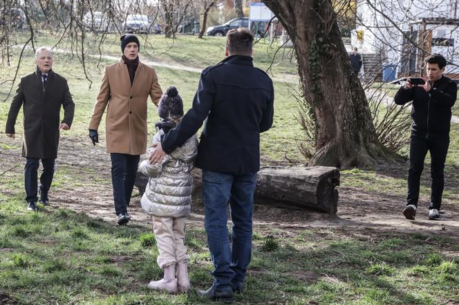 Na Wspólnej odc. 3463. Pedofil (Piotr Rodak), Tadeusz (Jakub Pruski), Darek  (Michał Mikołajczak), Andrzej Zakościelny (Dariusz Niebudek), Marysia (Zuzanna Wieleba)