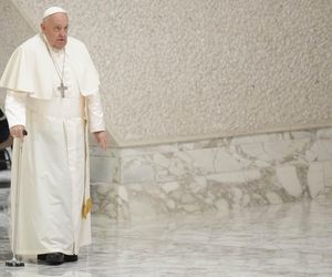 Wierni modlą się za Papieża Franciszka